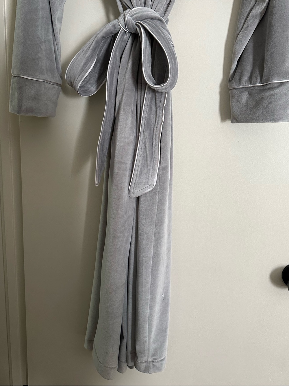 SKIMS Velour Robe - Picture 2 of 4